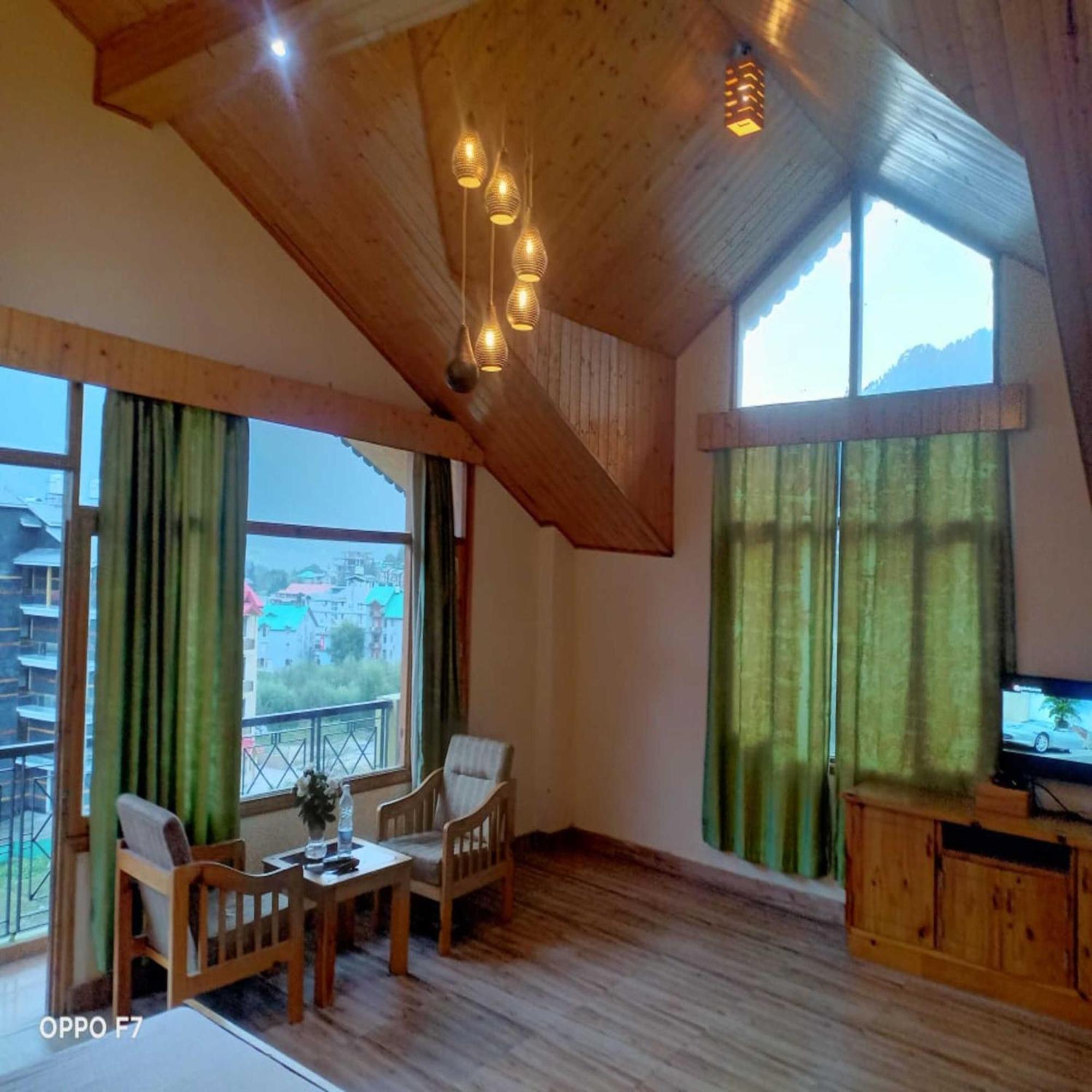 Hotel Jamla Inn Manāli エクステリア 写真