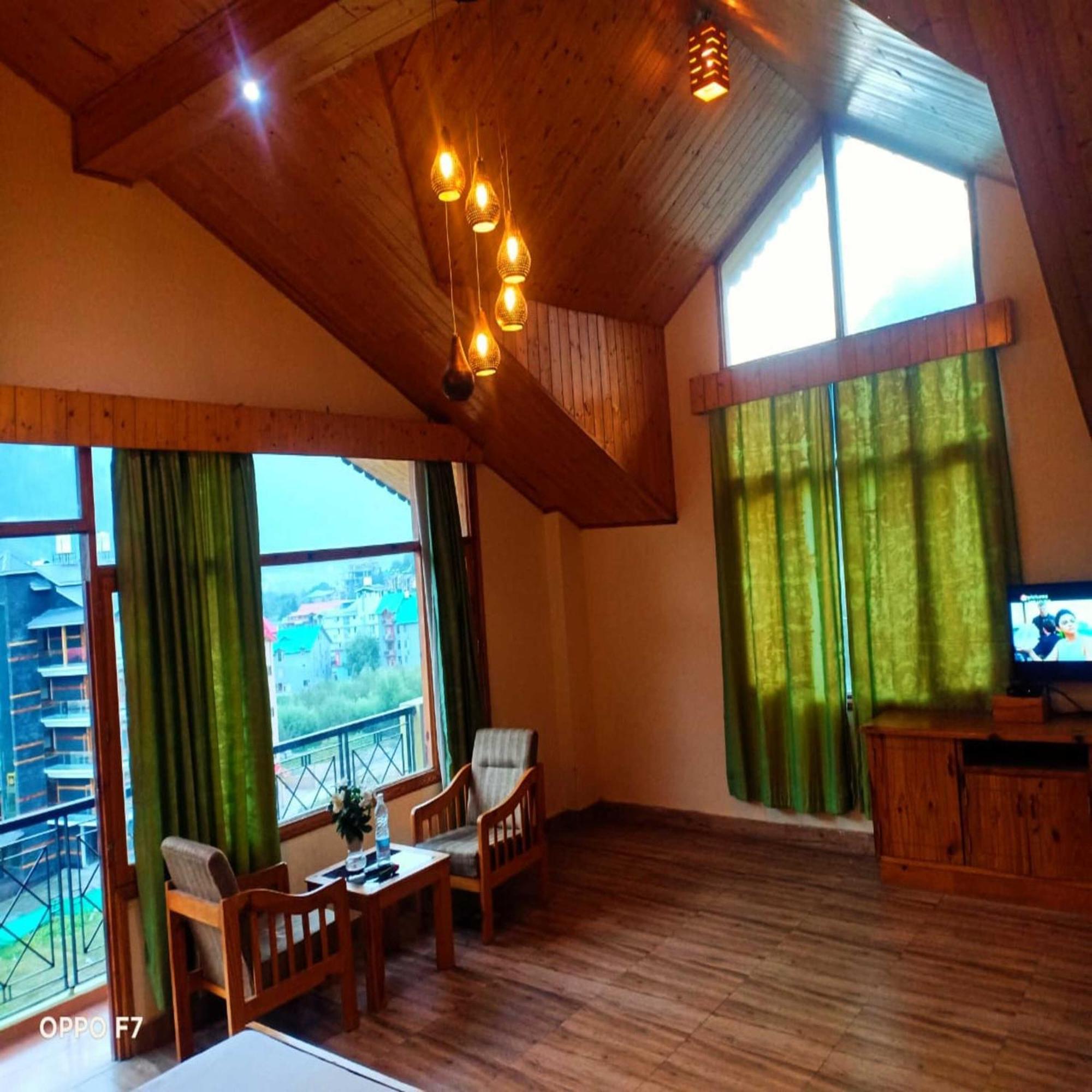 Hotel Jamla Inn Manāli エクステリア 写真