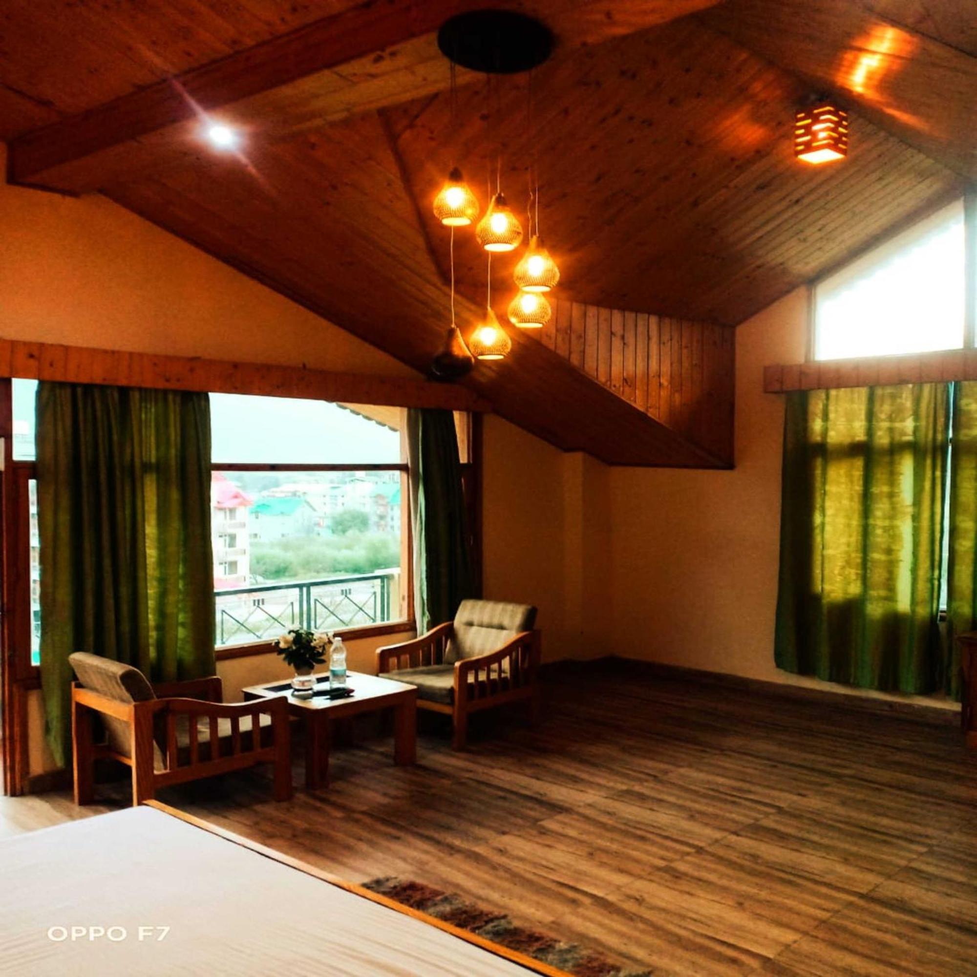 Hotel Jamla Inn Manāli エクステリア 写真