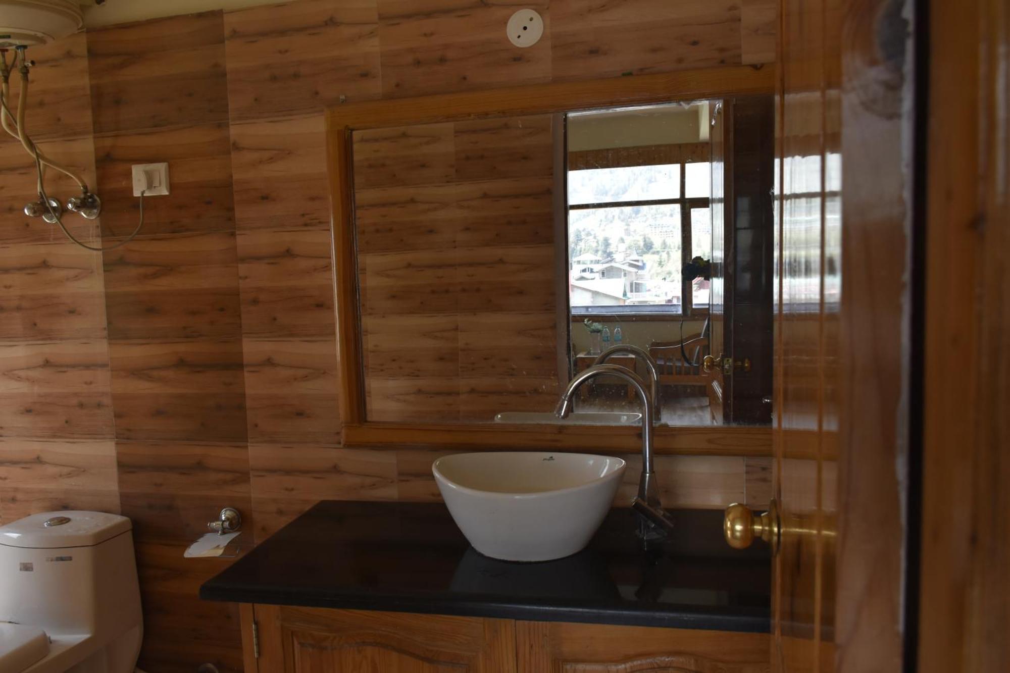 Hotel Jamla Inn Manāli エクステリア 写真